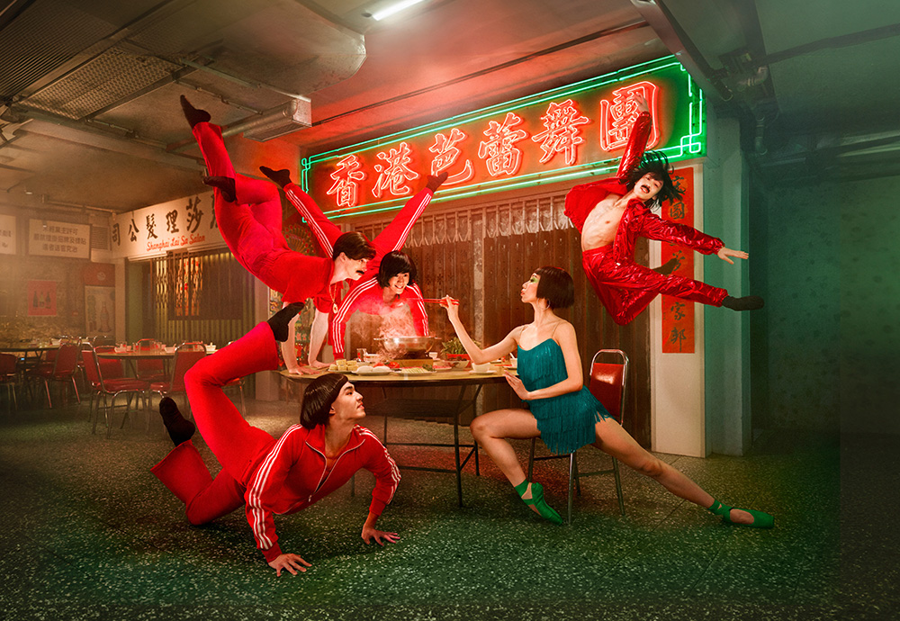 香港芭蕾舞團的2026/27新舞季視覺設計,場景設定在1970年代的香港火鍋店。舞者(從底部開始,順時針方向) Liu Yu-lun, Basil James, Ryo Kato, James Yan, Lai Nok Sze Vanessa。