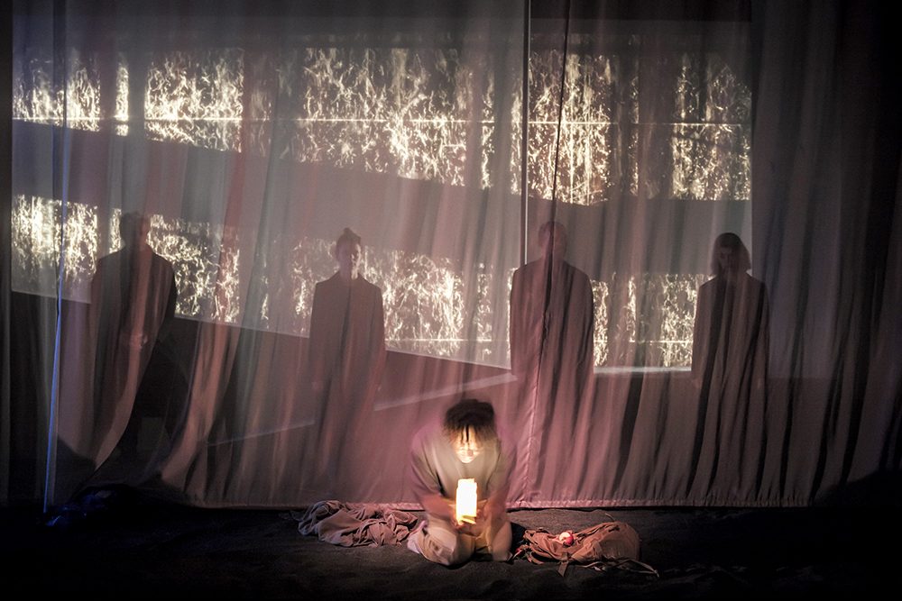 《花火》，演員：Didier Sandre、Anna Cervinka、Clément Bresson、Morgane Real、Sefa Yeboah。