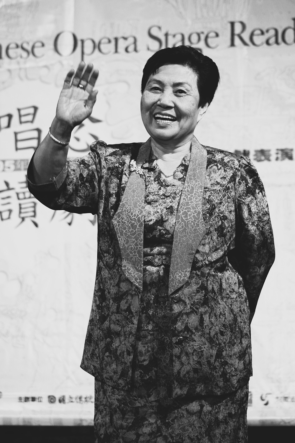 歌仔戲國寶藝師王束花。圖為她在民國94年首屆「歌仔戲讀劇節」中以「新南隆」北上首演的夜戲《六角美人》展現台語聲韻與文學之美。