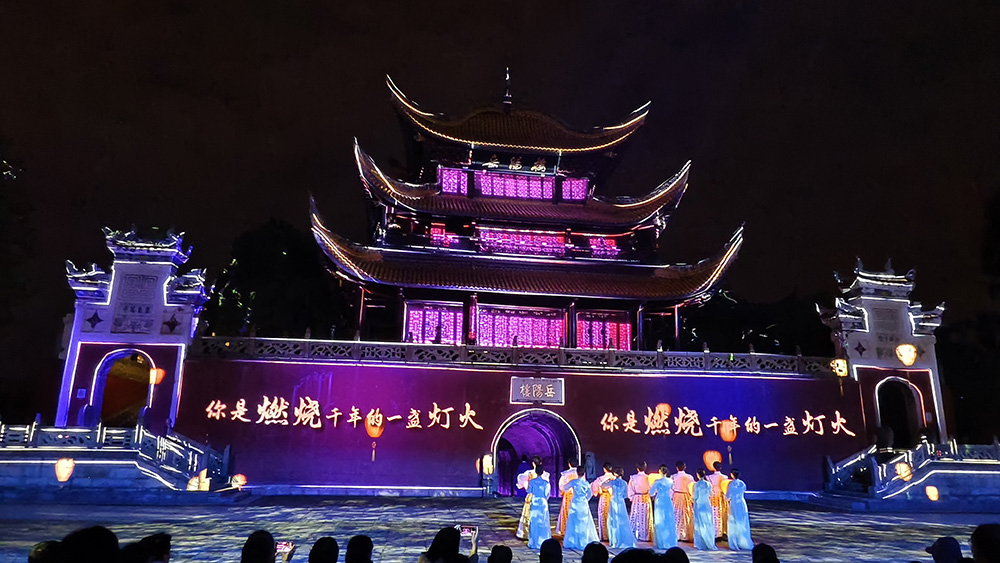 在岳陽樓景區的夜間沉浸式演出《今上岳陽樓》現場。
