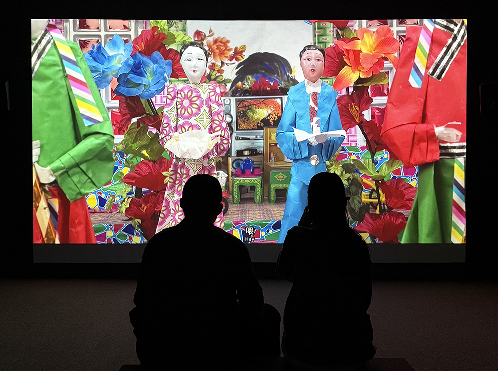 蘇育賢，《花山牆》，2013，單頻道錄像。