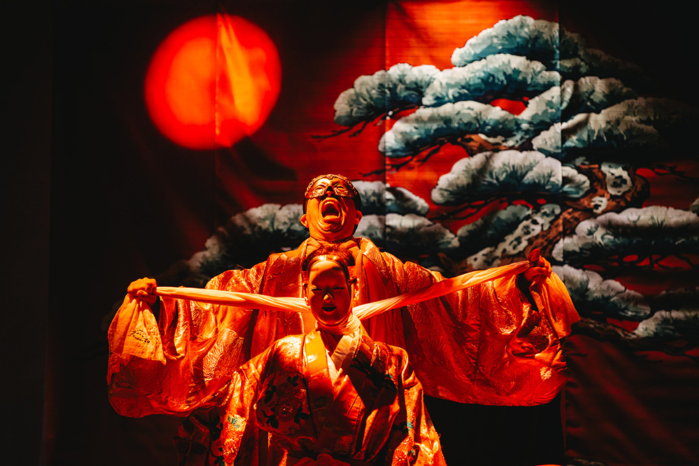 马来西亚吉隆坡莎士比亚剧团与日本Life Art Union共同制作的《Shakespeare Meets NOH：DESDEMONA》。