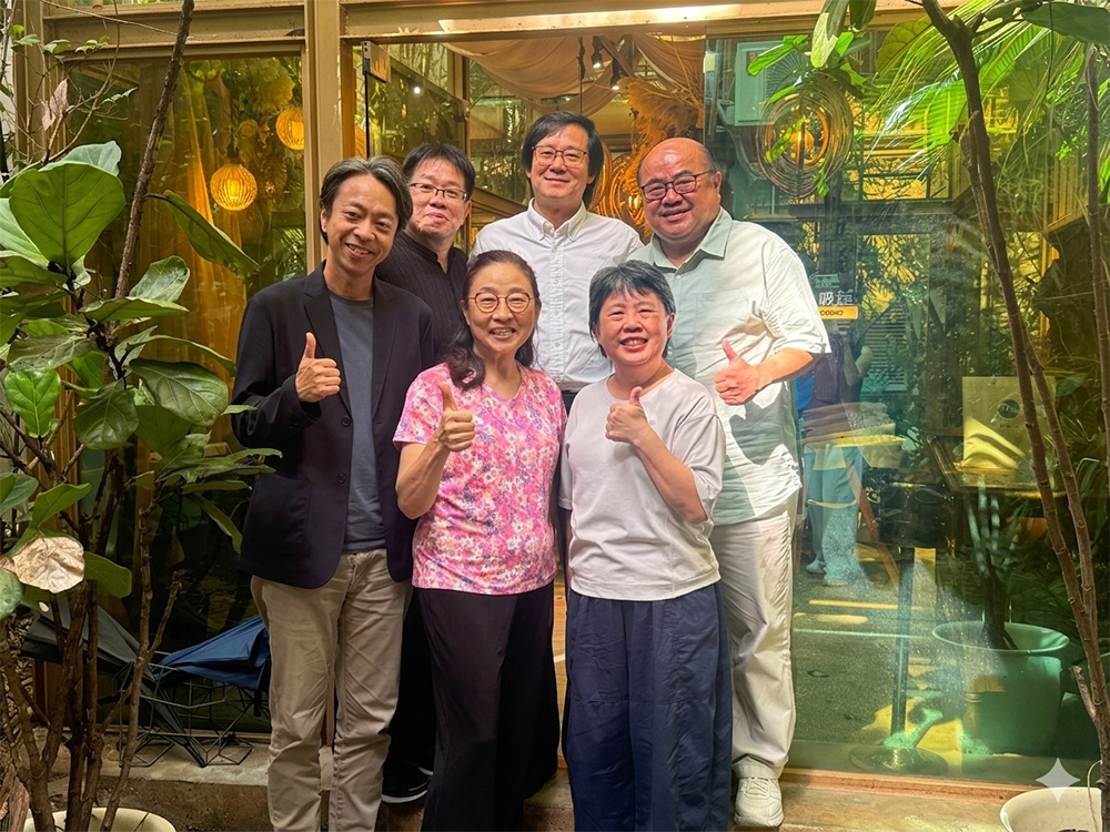 (後排左起)台北室內樂團行政經理高端禾、作曲家鍾啟榮、作曲家秦文琛、行政總監房樹孝,(前排左起)駐團指揮許瀞心、團長方素貞。