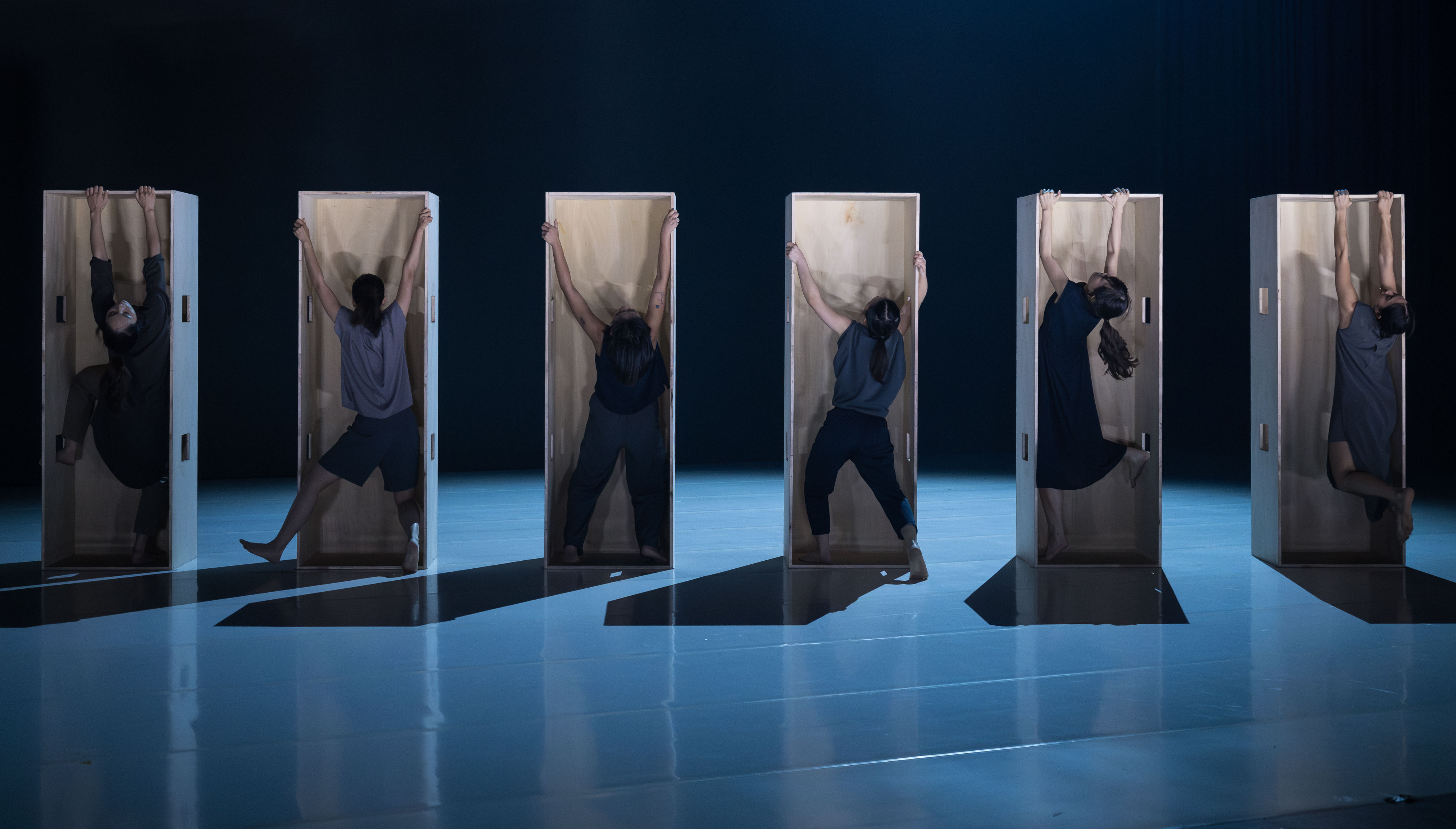 編舞家莊國鑫從特殊的生命經歷出發，推出新作《Mihaay6432》，以此緬懷並撫慰台鐵普悠瑪6432號列車脫軌事故中的罹難者。