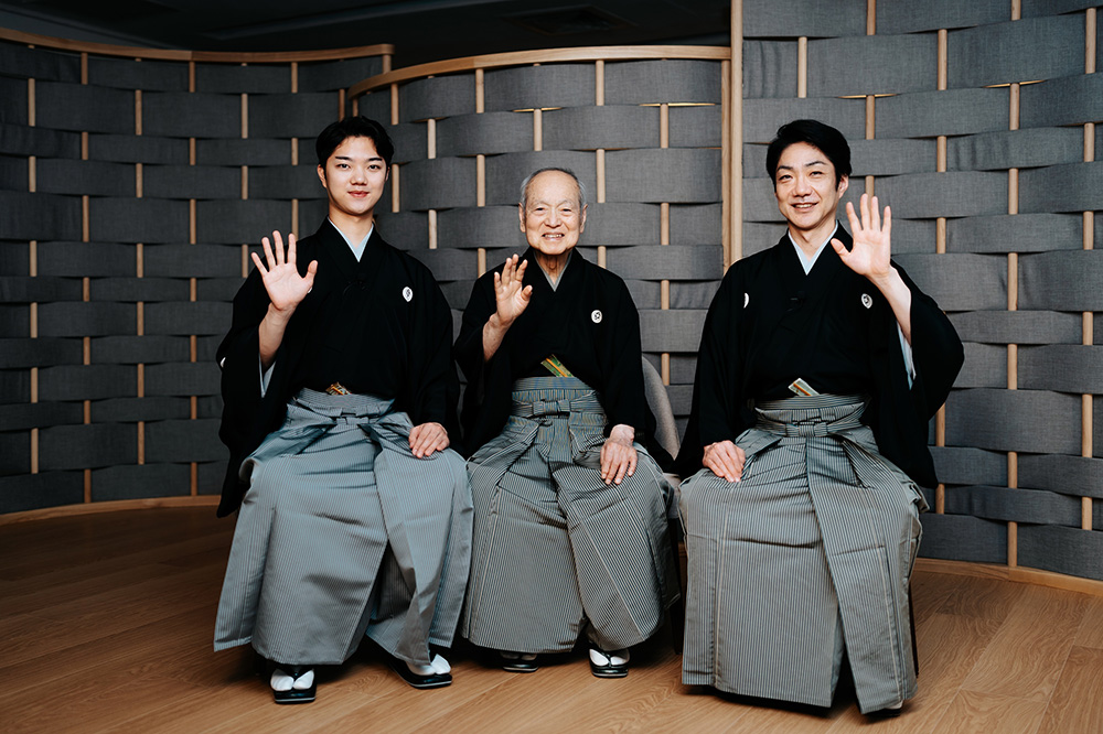 野村家三代再度登台衛武營，左起野村裕基、野村万作和野村萬齋。