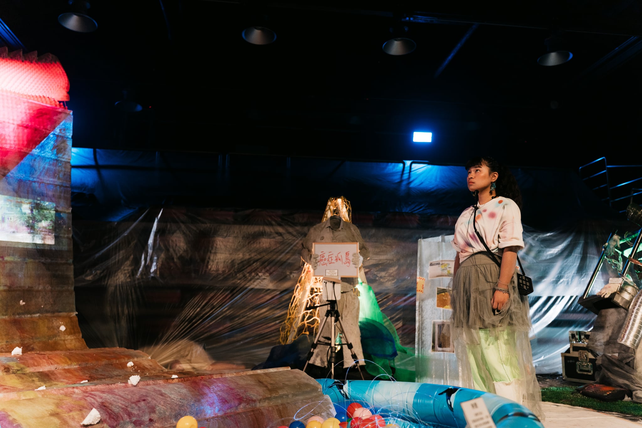 2025艺术绿洲创作计划─陈家声工作室《剧场交陪境：初生行动》，犀牛剧团带来《癌症孤岛》演出。