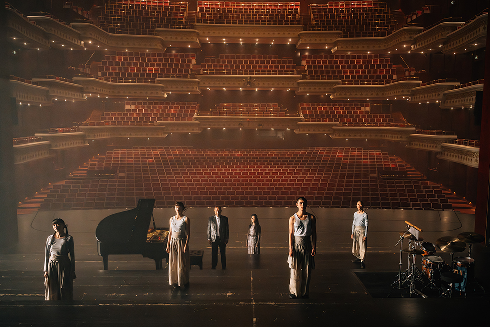 《廳院顯影》邀請京劇女王魏海敏、歌仔戲國寶唐美雲、台灣鼓王黃瑞豐、鋼琴家許郁瑛、兩廳院駐館藝術家王宇光及馬戲藝術家陳星合等共同參與，讓觀眾在數位探索中與國寶級藝術家跨時空交會。