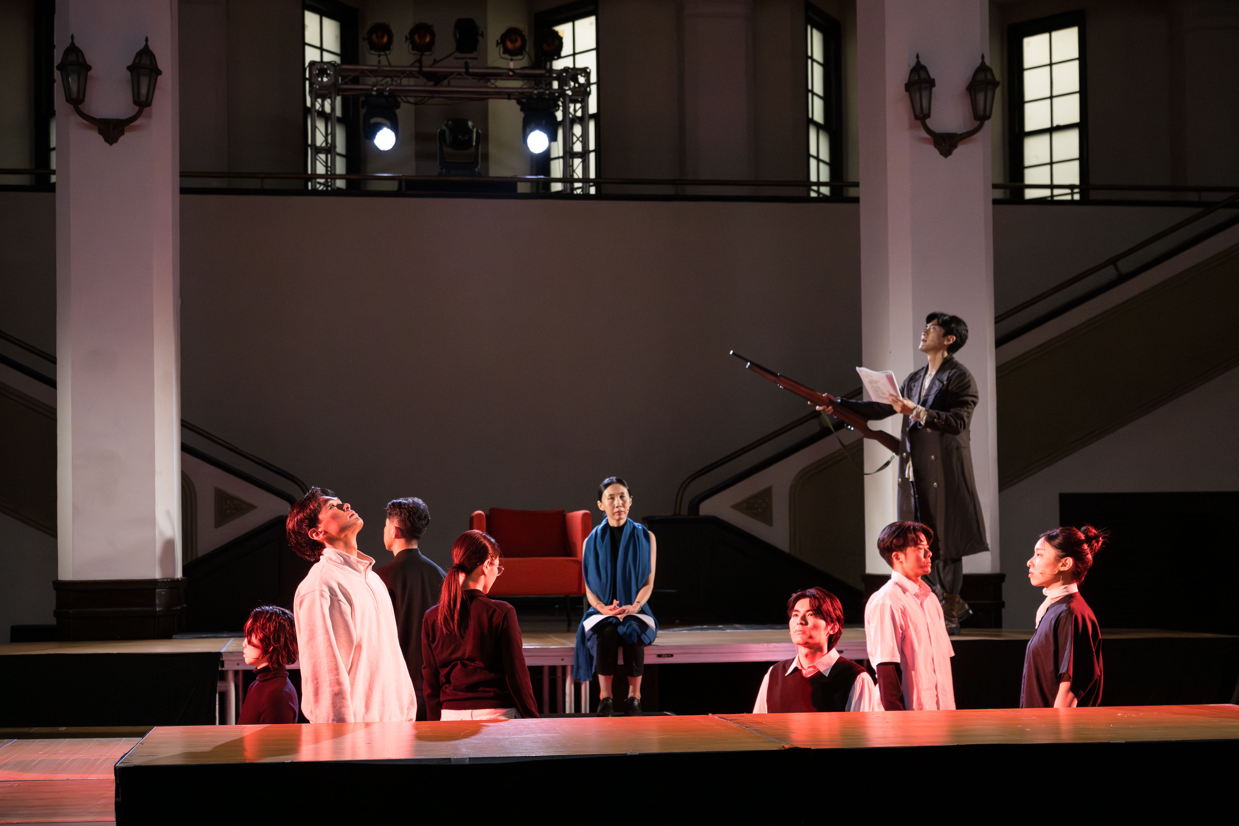 一把步槍流轉在不同的主人手上,在血淚與殺戮中,他其實有一個夢。「如果我告訴你我的故事,你能實現我的願望嗎?」