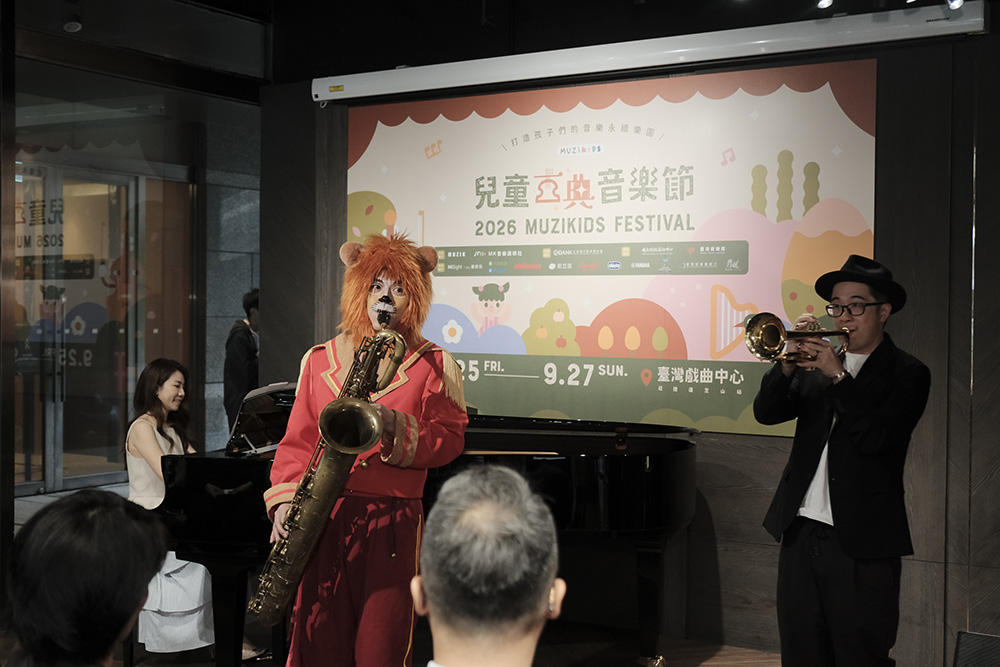 參與本屆MUZIKids兒童古典音樂節3位音樂家：（左起）「江老師」江宇婷、米特動物樂園張志宇、小號家魏廣晧，於記者會上合作演出。