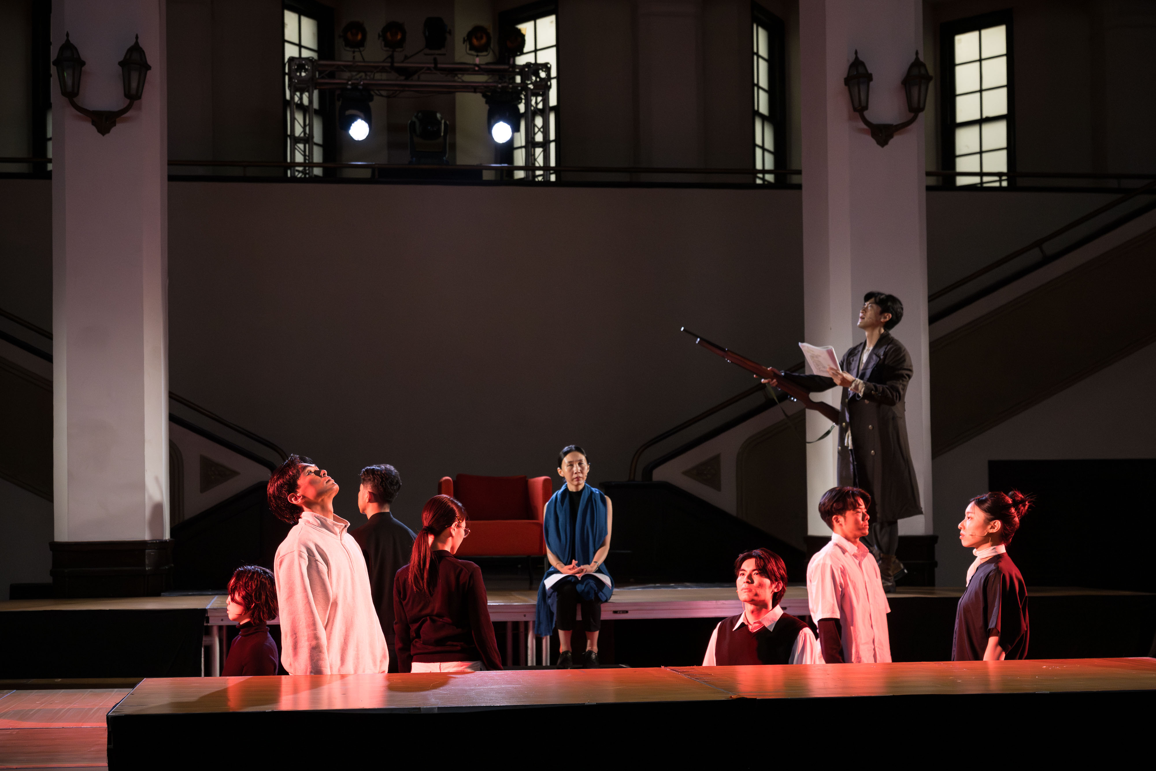 一把步槍流轉在不同的主人手上,在血淚與殺戮中,他其實有一個夢。「如果我告訴你我的故事,你能實現我的願望嗎?」