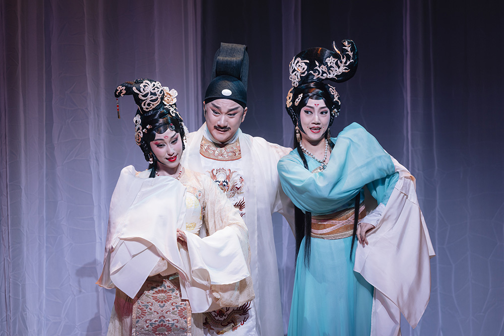 温宇航飾李後主，黃詩雅飾大周后，謝樂飾小周后。